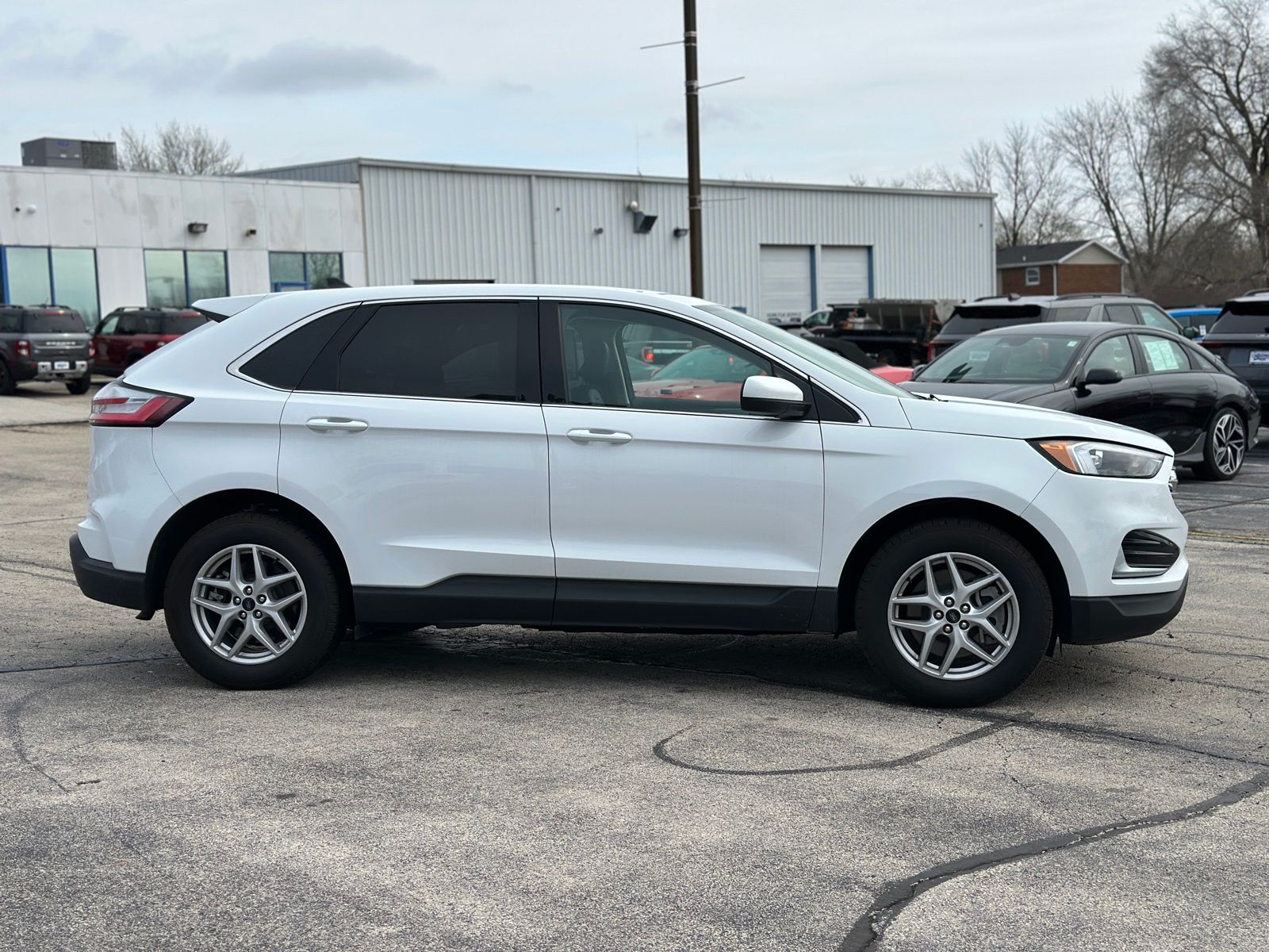 Used 2024 Ford Edge - photo 2