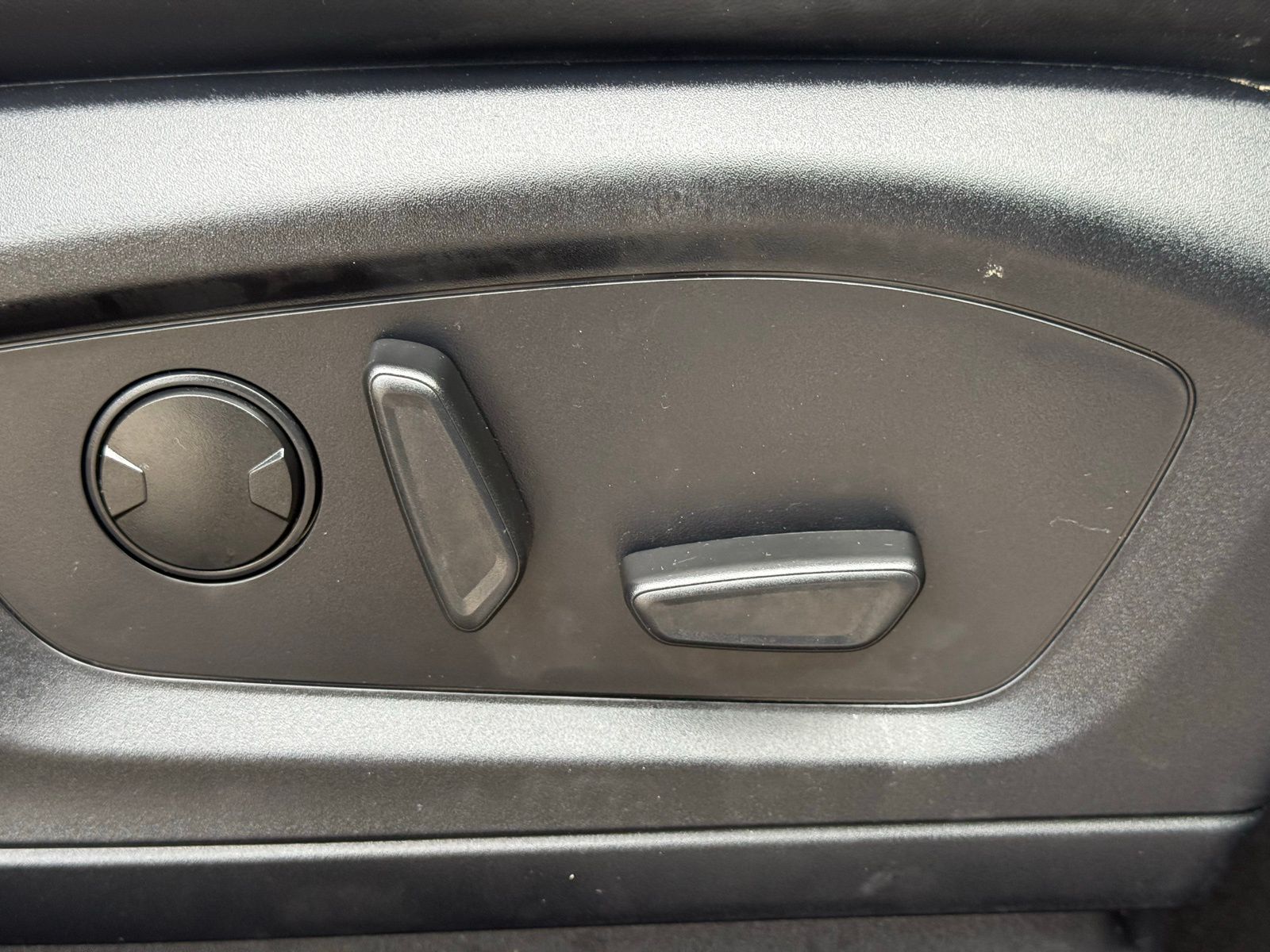 Used 2025 Ford Explorer - photo 33