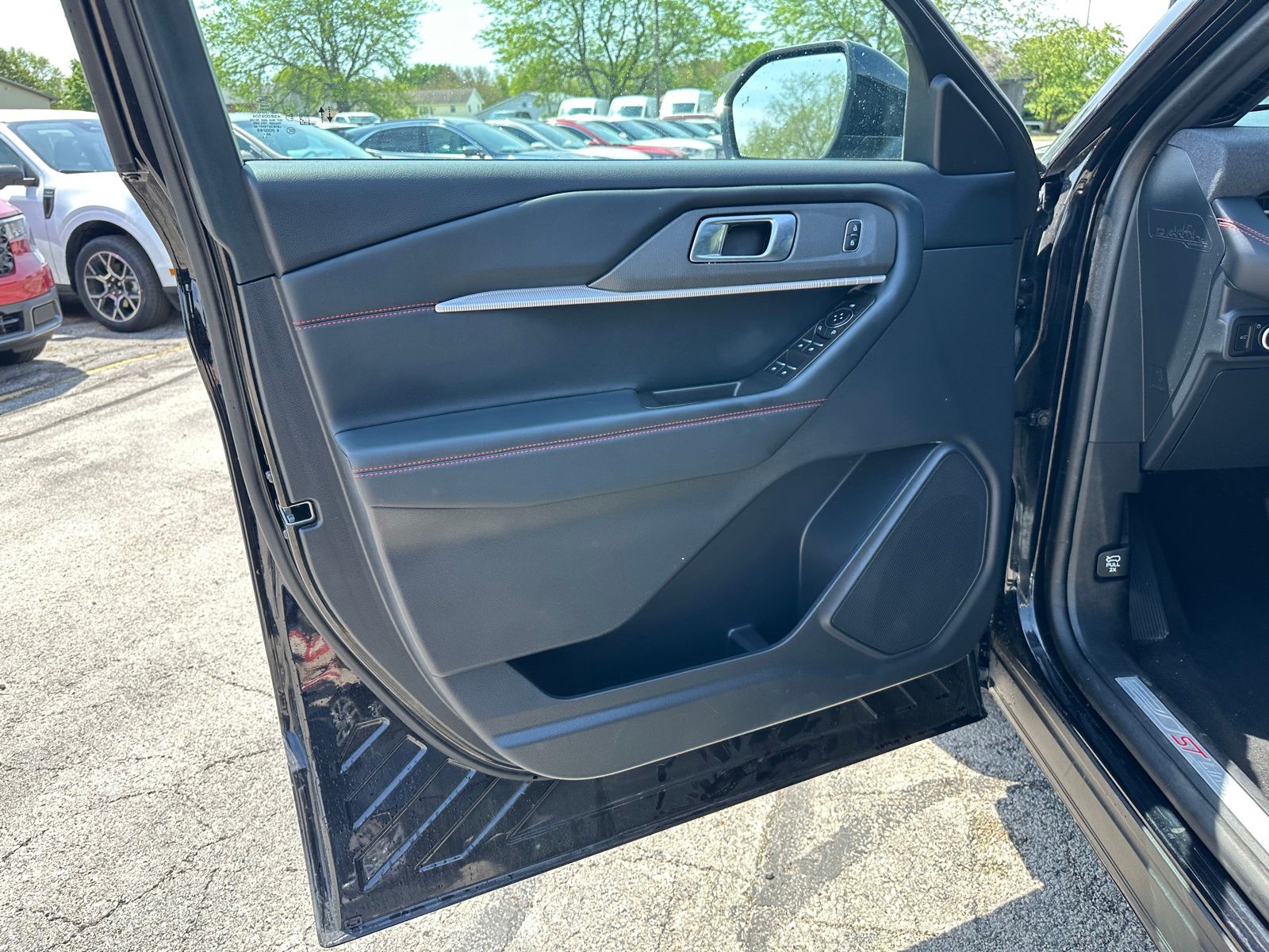 Used 2025 Ford Explorer - photo 10