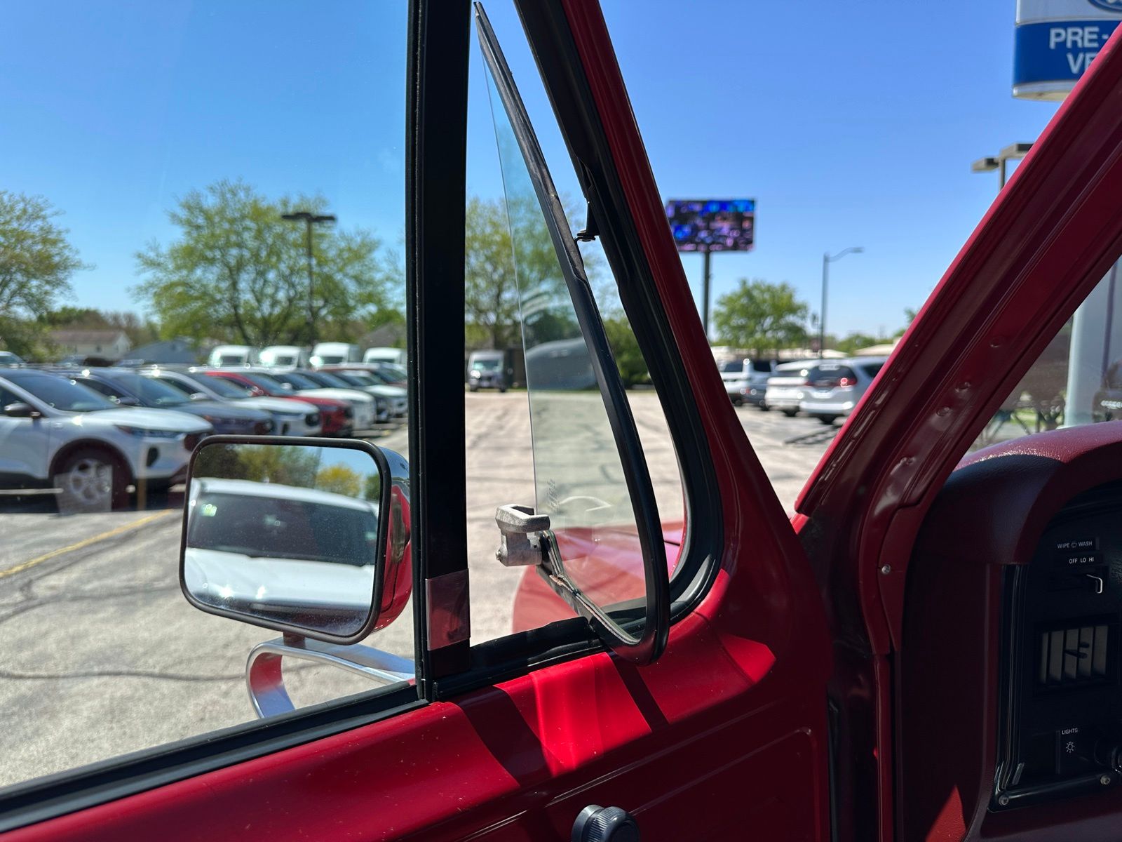 Used 1991 Ford E-150 - photo 13
