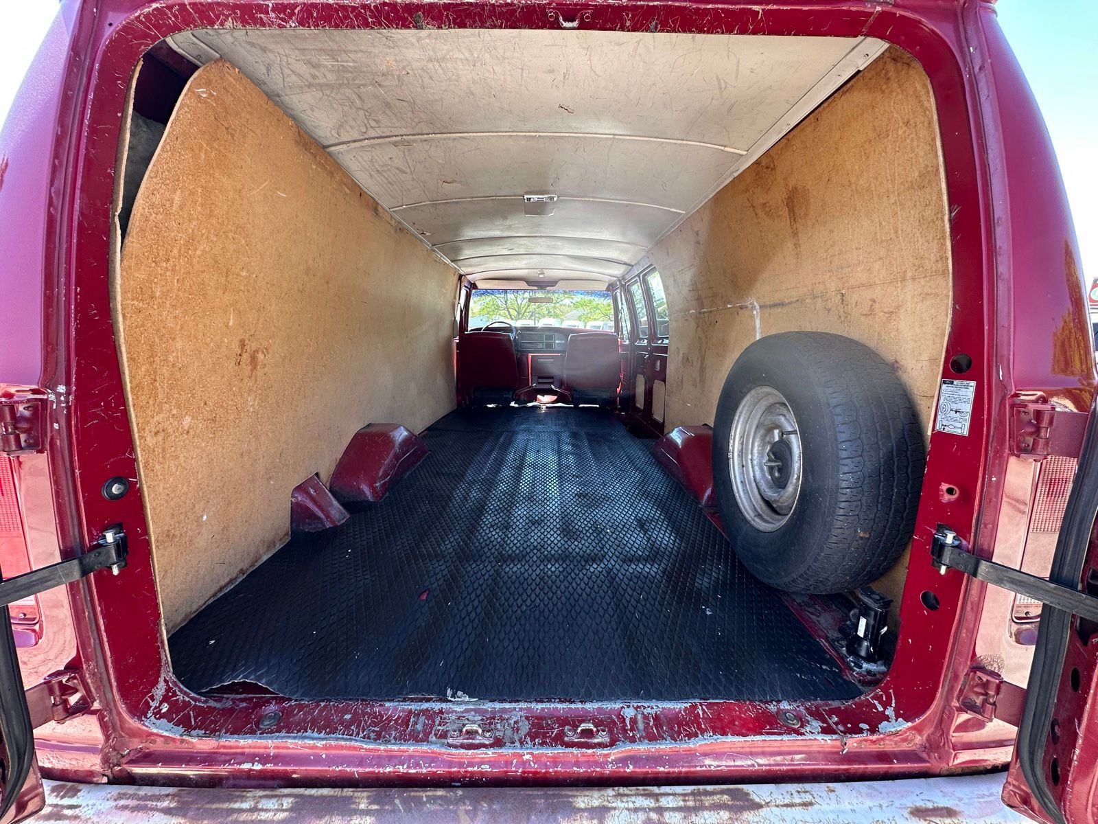 Used 1991 Ford E-150 - photo 26