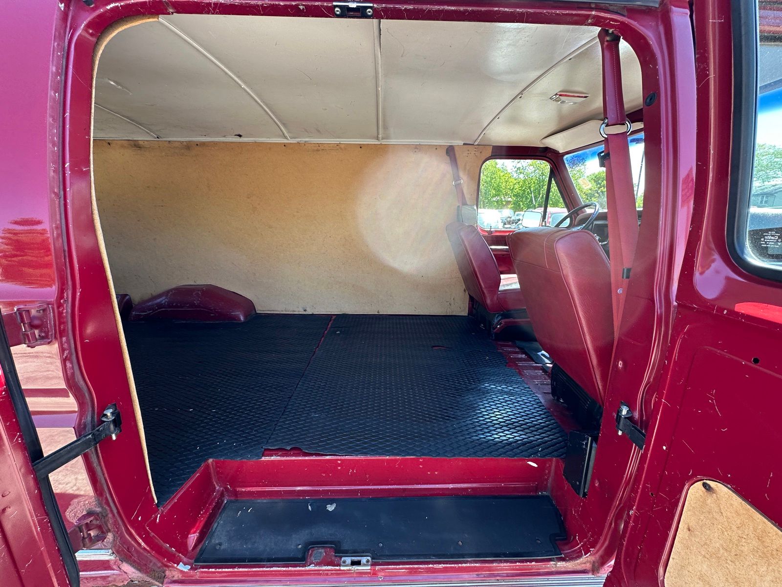 Used 1991 Ford E-150 - photo 31