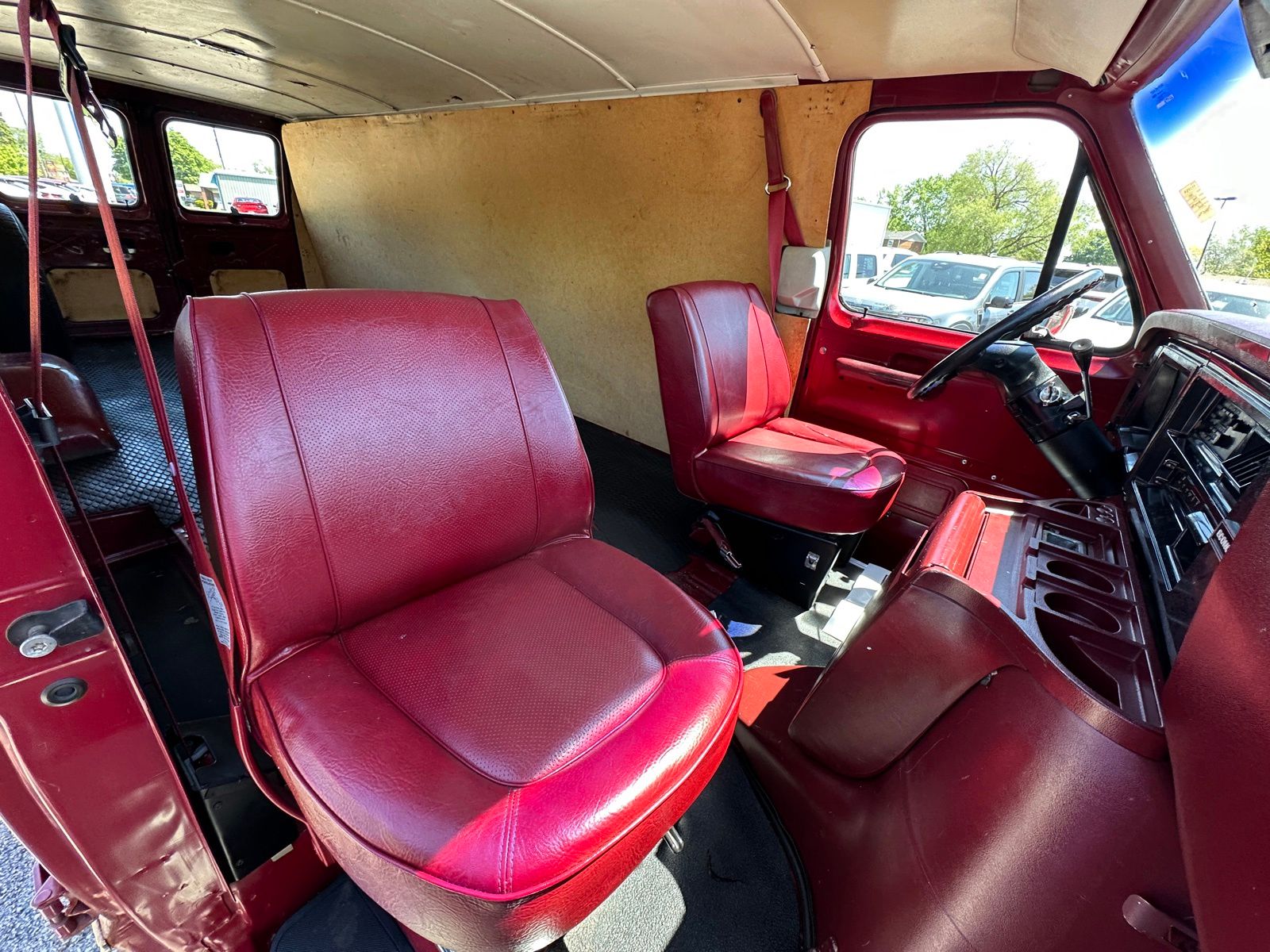 Used 1991 Ford E-150 - photo 35