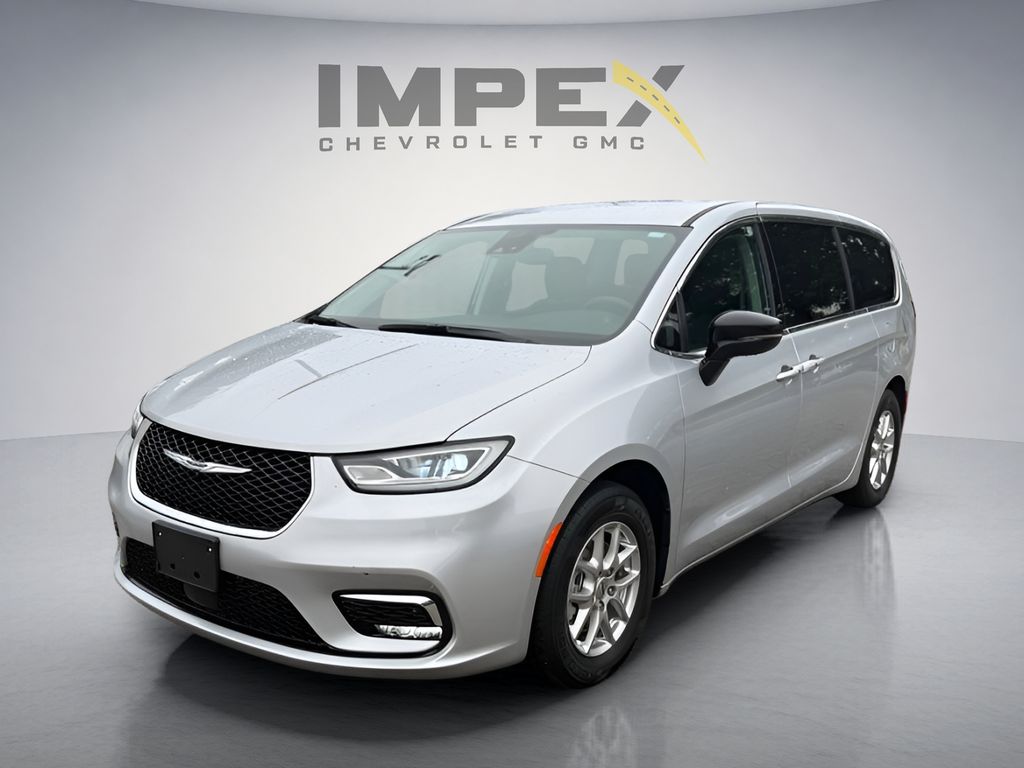 Used 2024 Chrysler Pacifica - photo 1