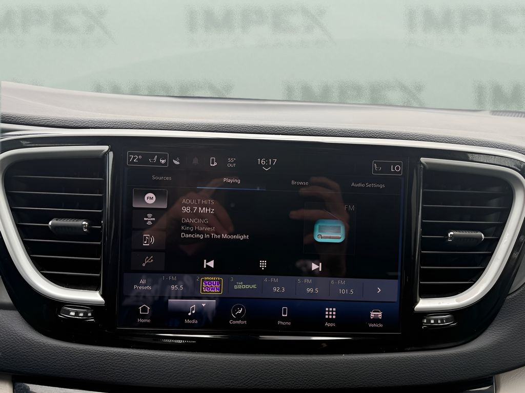 Used 2024 Chrysler Pacifica - photo 18