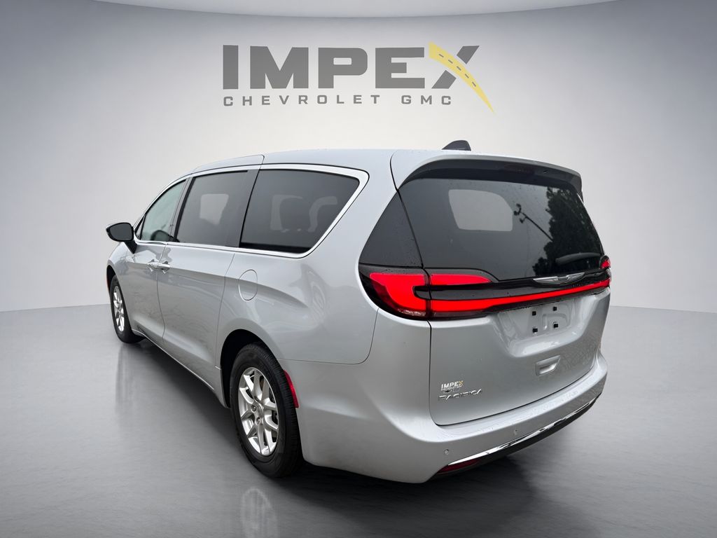 Used 2024 Chrysler Pacifica - photo 5
