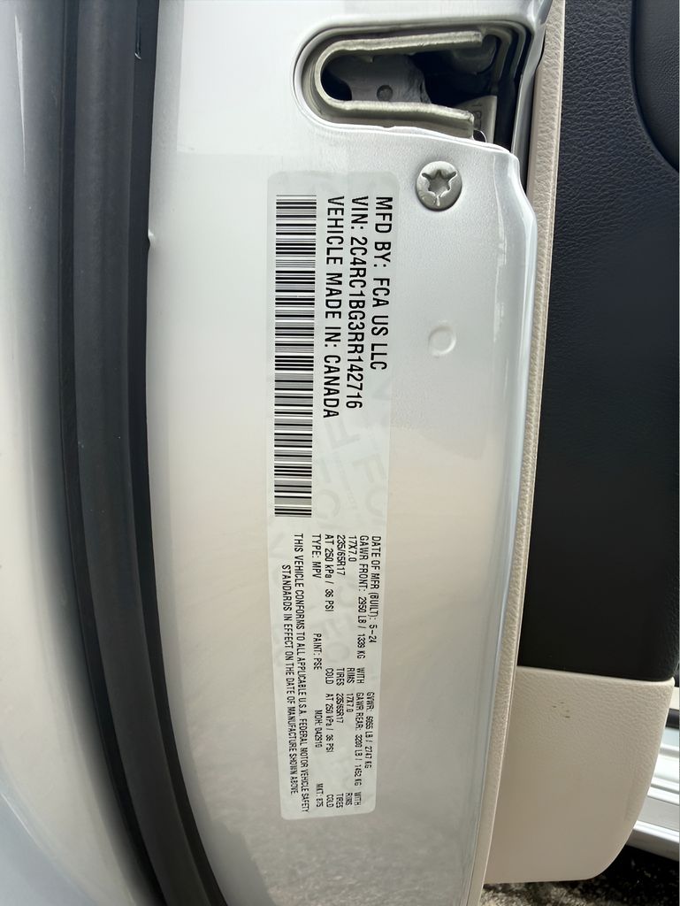 Used 2024 Chrysler Pacifica - photo 25