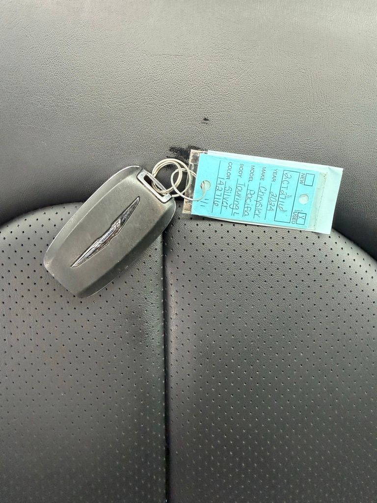 Used 2024 Chrysler Pacifica - photo 26