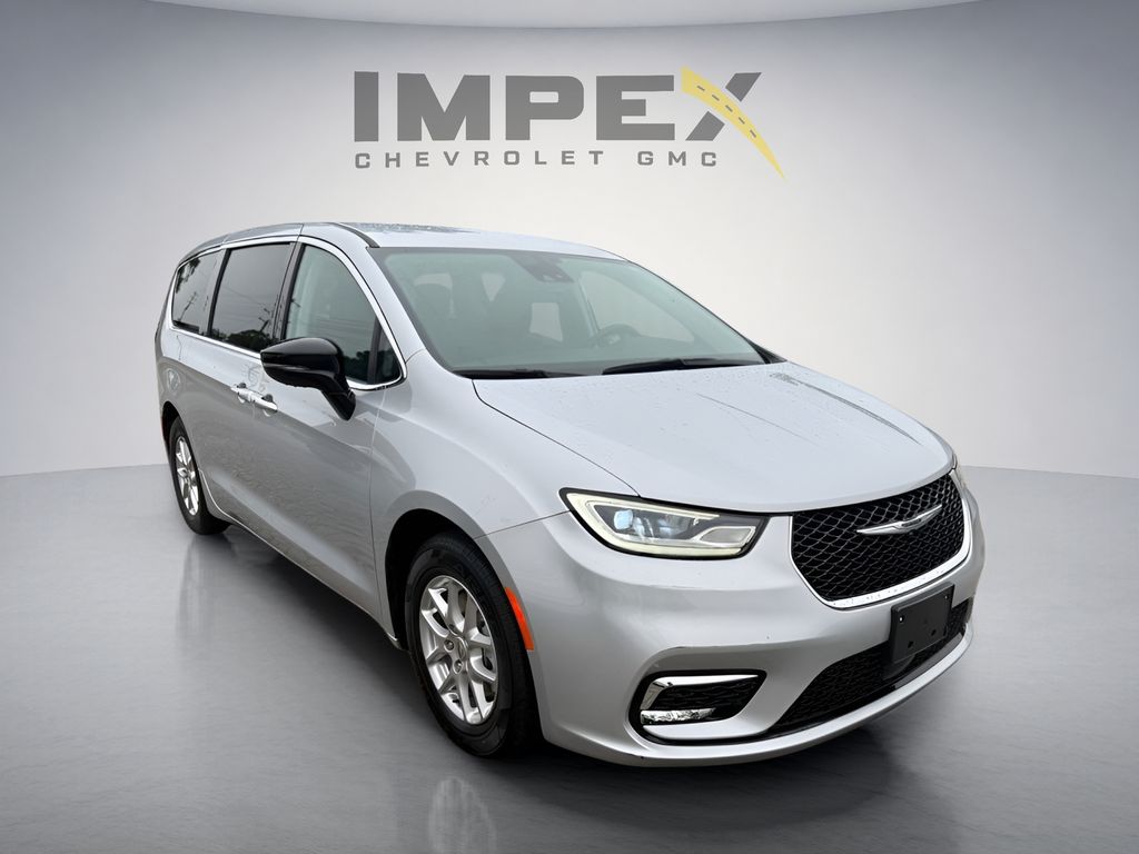 Used 2024 Chrysler Pacifica - photo 9