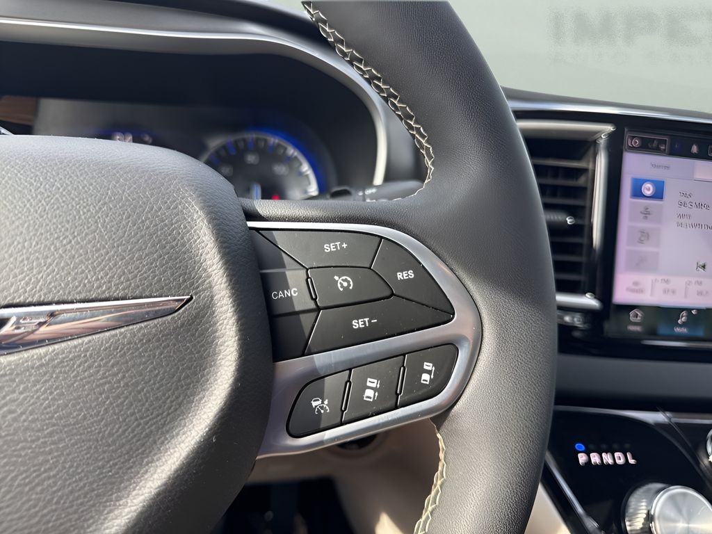 Used 2024 Chrysler Pacifica - photo 20