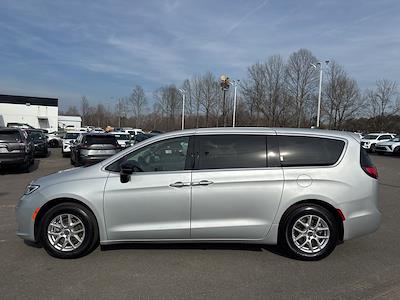 Used 2024 Chrysler Pacifica - photo 1