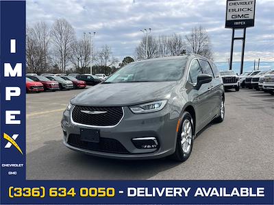 Used 2022 Chrysler Pacifica Touring L FWD Minivan for sale #2CT8709 - photo 1