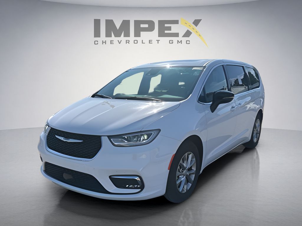 Used 2026 Chrysler Pacifica - photo 1