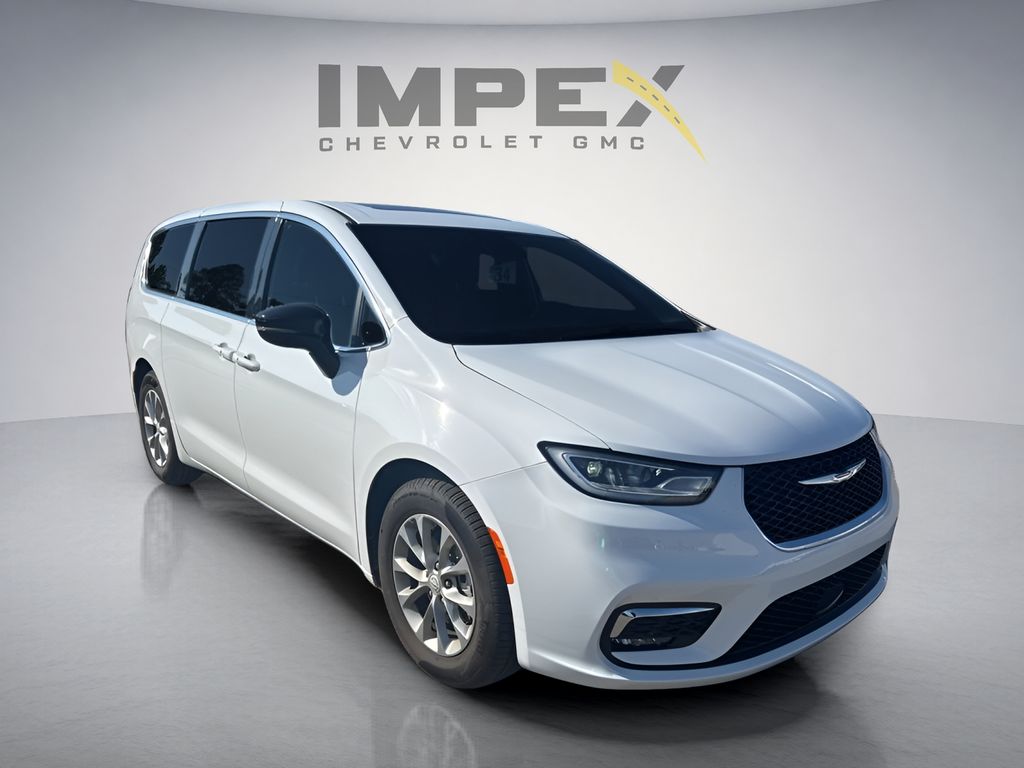 Used 2026 Chrysler Pacifica - photo 7