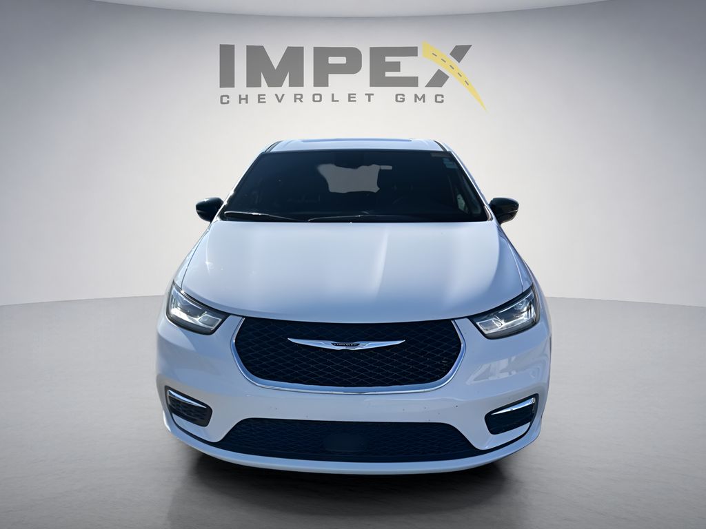 Used 2026 Chrysler Pacifica - photo 8