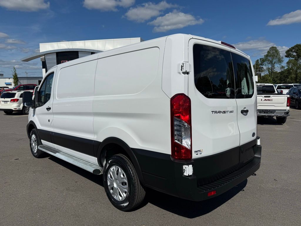 Used 2023 Ford Transit 250 - photo 2
