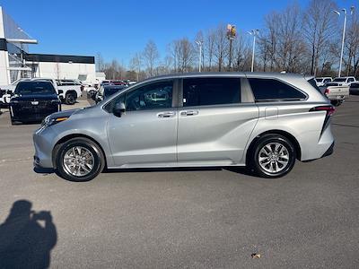 Used 2024 Toyota Sienna LE Minivan for sale #2TT12949 - photo 2