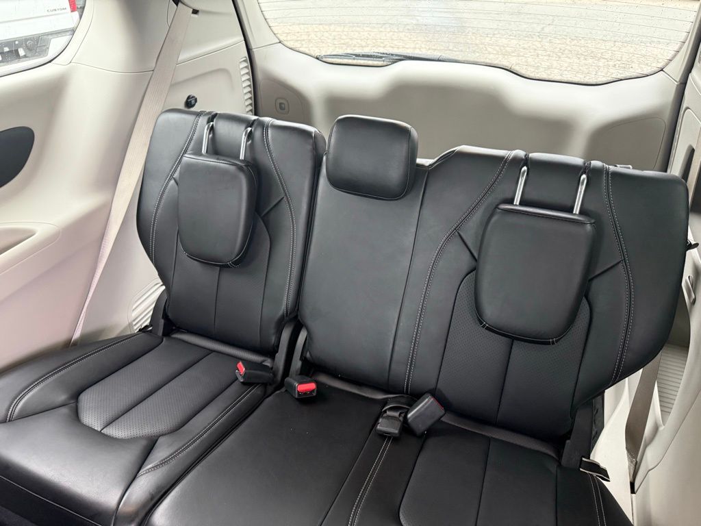 Used 2024 Chrysler Pacifica - photo 5