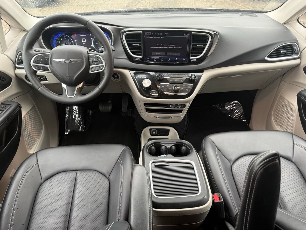 Used 2024 Chrysler Pacifica - photo 6