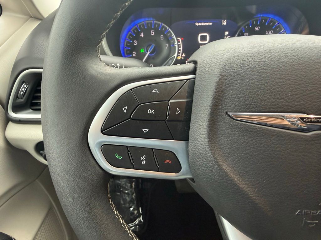 Used 2024 Chrysler Pacifica - photo 8