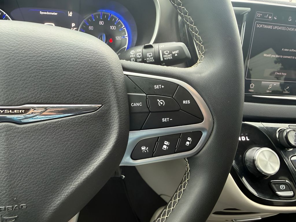 Used 2024 Chrysler Pacifica - photo 9