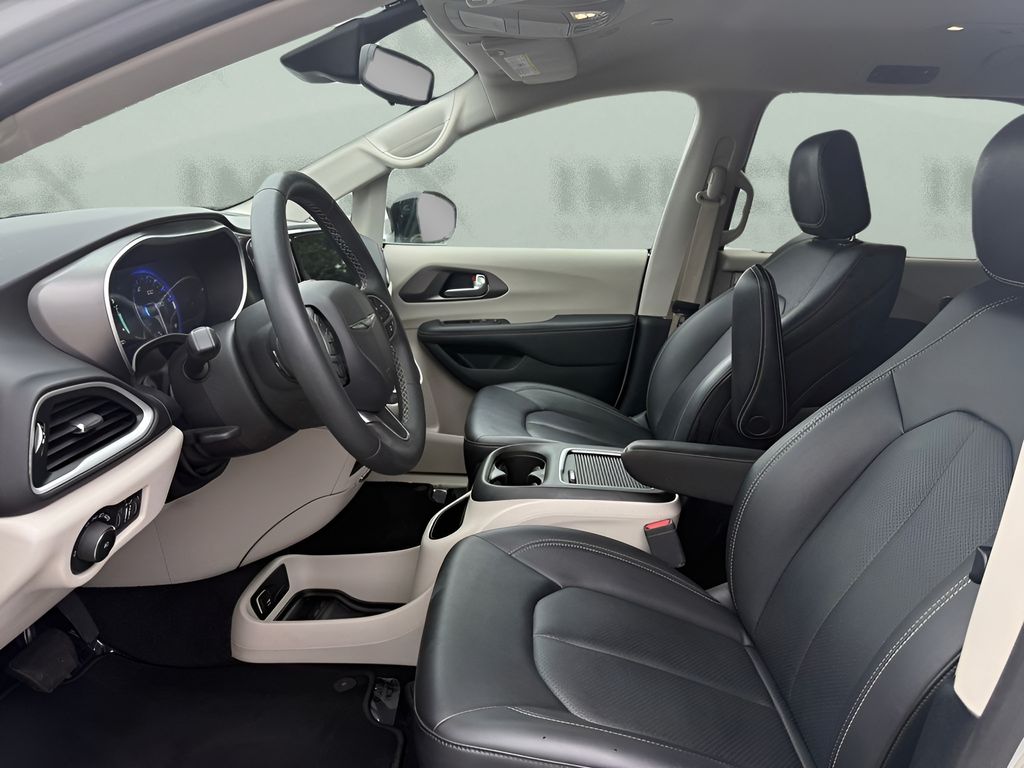 Used 2024 Chrysler Pacifica - photo 12