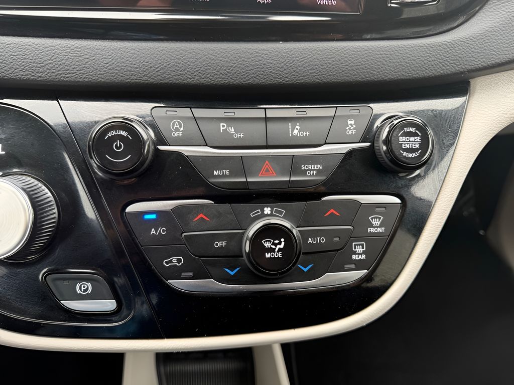 Used 2024 Chrysler Pacifica - photo 13