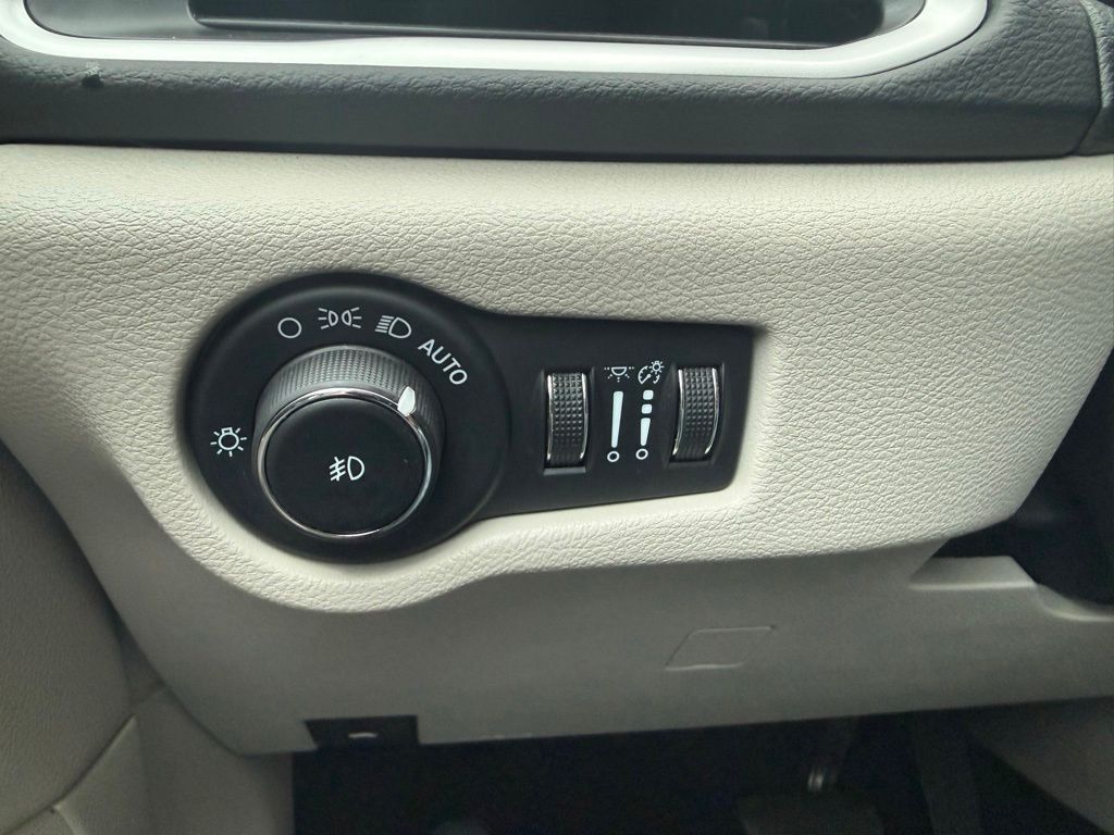 Used 2024 Chrysler Pacifica - photo 15