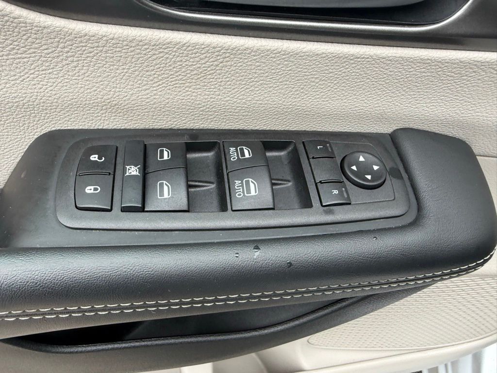 Used 2024 Chrysler Pacifica - photo 17