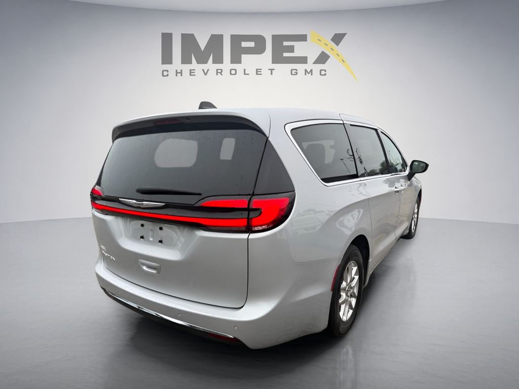 Used 2024 Chrysler Pacifica - photo 7