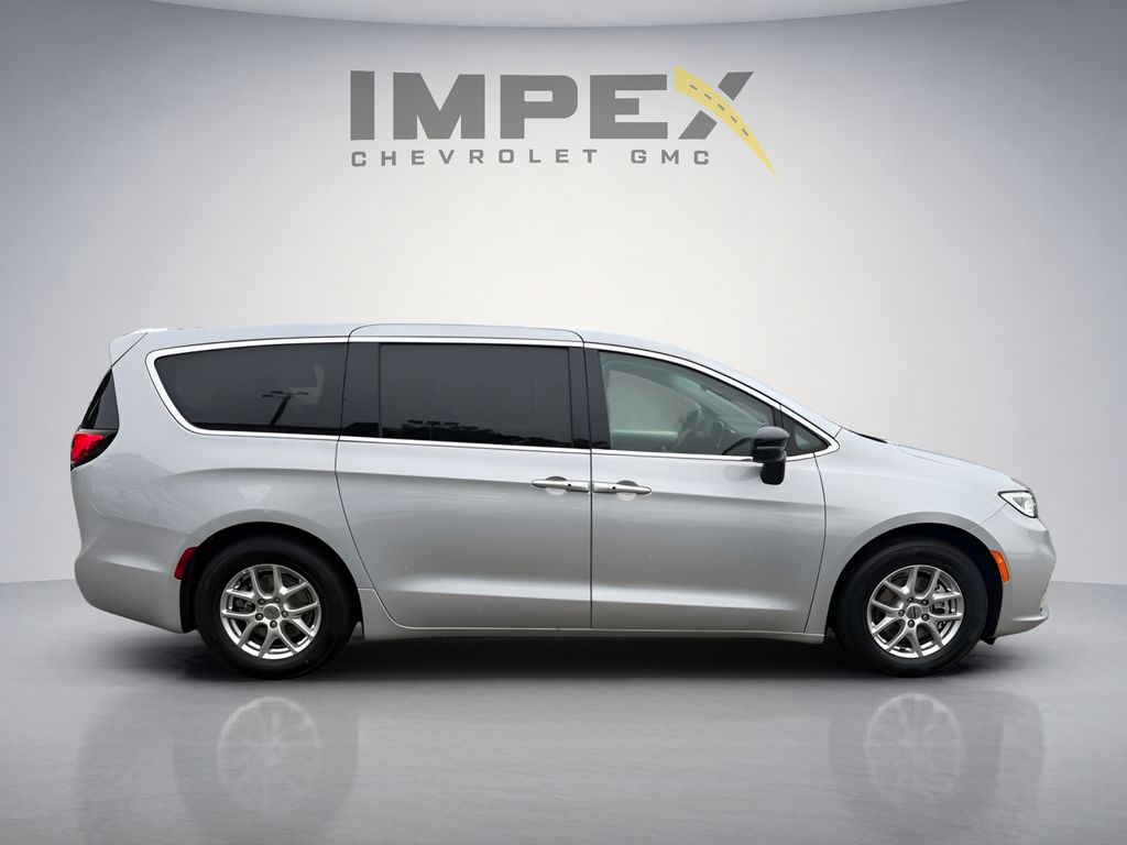 Used 2024 Chrysler Pacifica - photo 8