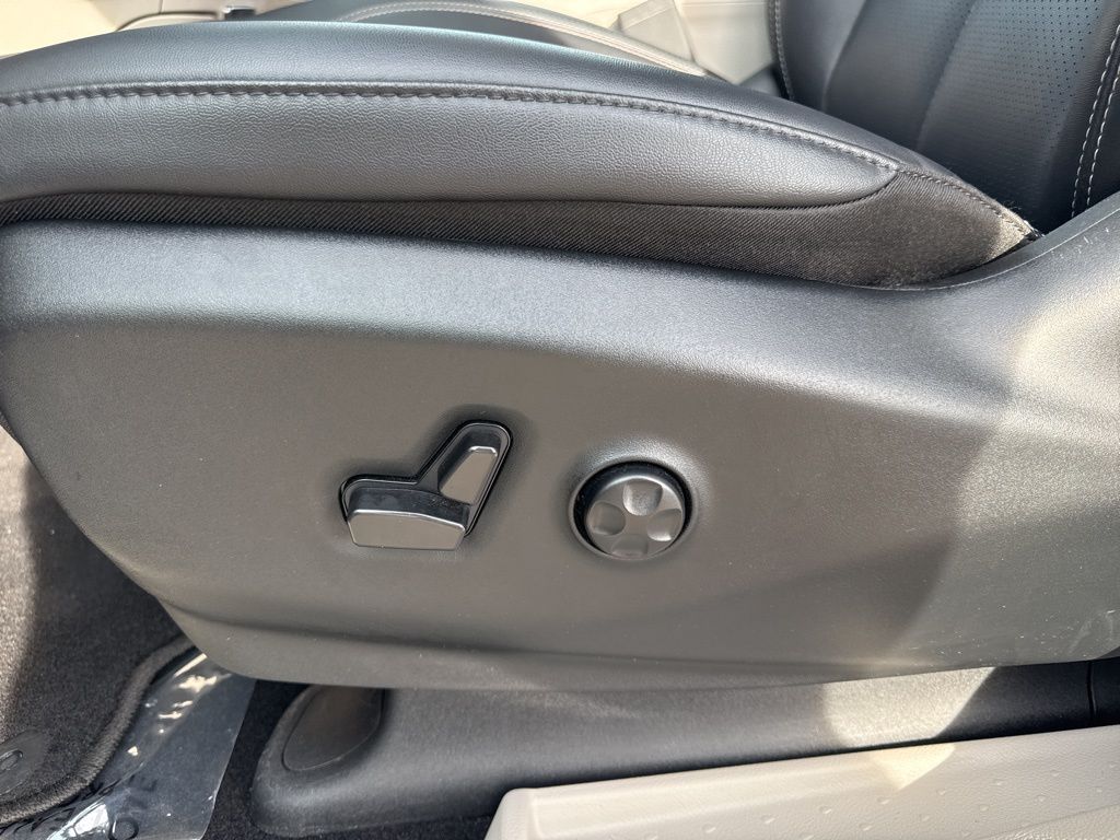 Used 2024 Chrysler Pacifica - photo 12