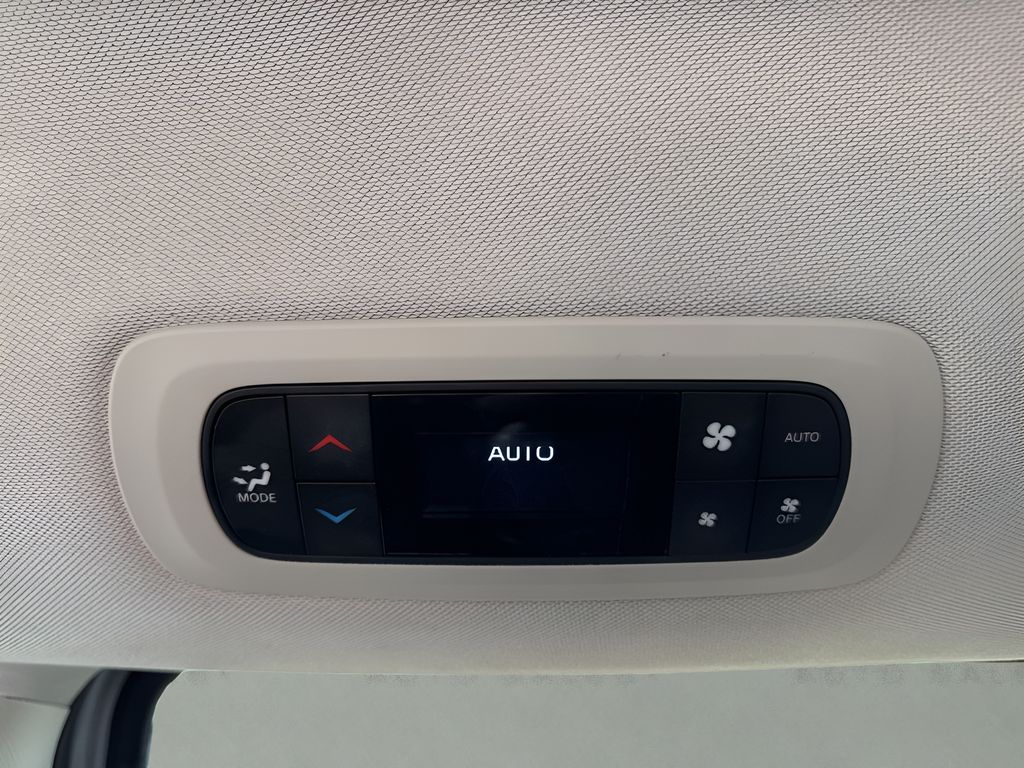 Used 2024 Chrysler Pacifica - photo 16