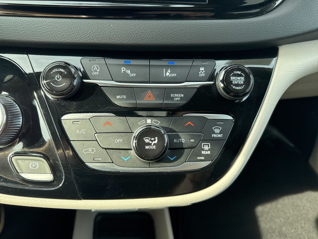 Used 2024 Chrysler Pacifica - photo 23