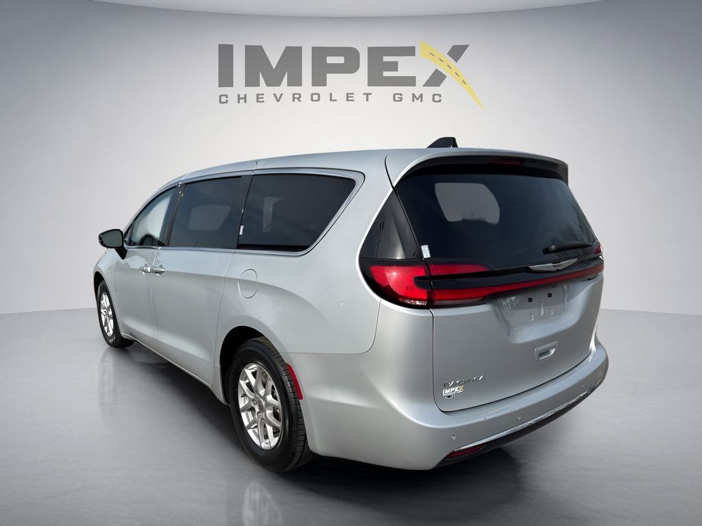 Used 2024 Chrysler Pacifica - photo 5