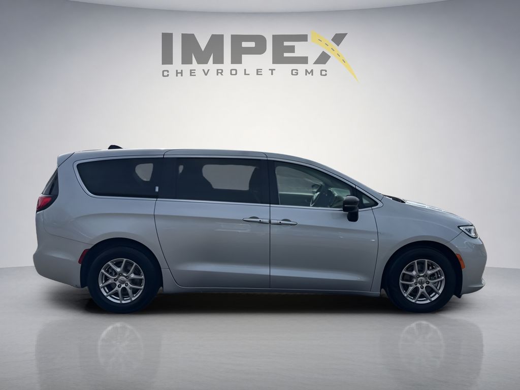 Used 2024 Chrysler Pacifica - photo 8