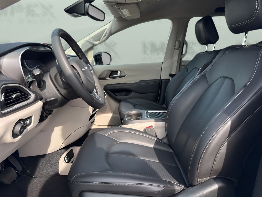 Used 2024 Chrysler Pacifica - photo 11