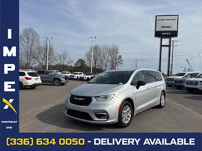 Used 2024 Chrysler Pacifica - photo 1
