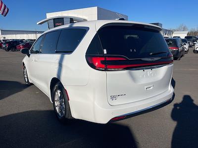 Used 2023 Chrysler Pacifica Touring L Minivan for sale #2CT61906 - photo 2