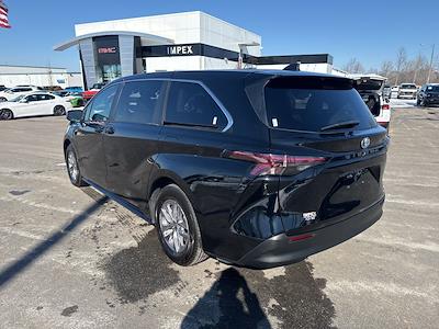 2024 Toyota Sienna FWD Minivan for sale #2TT8911 - photo 2