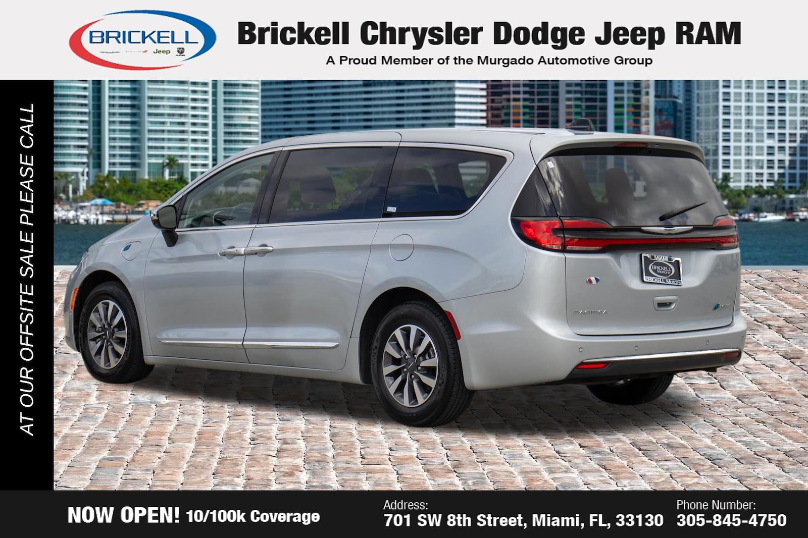 Used 2023 Chrysler Pacifica - photo 2