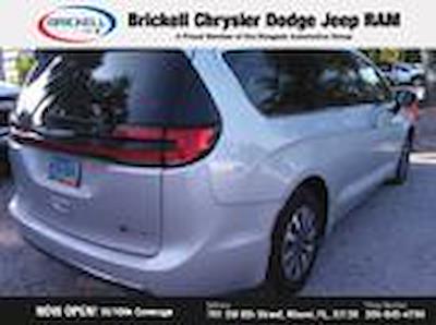 Used 2023 Chrysler Pacifica - photo 1