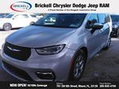 Used 2023 Chrysler Pacifica - photo 1