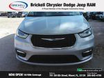 Used 2023 Chrysler Pacifica - photo 1