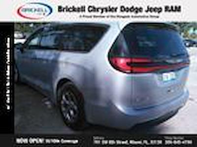 Used 2023 Chrysler Pacifica - photo 1