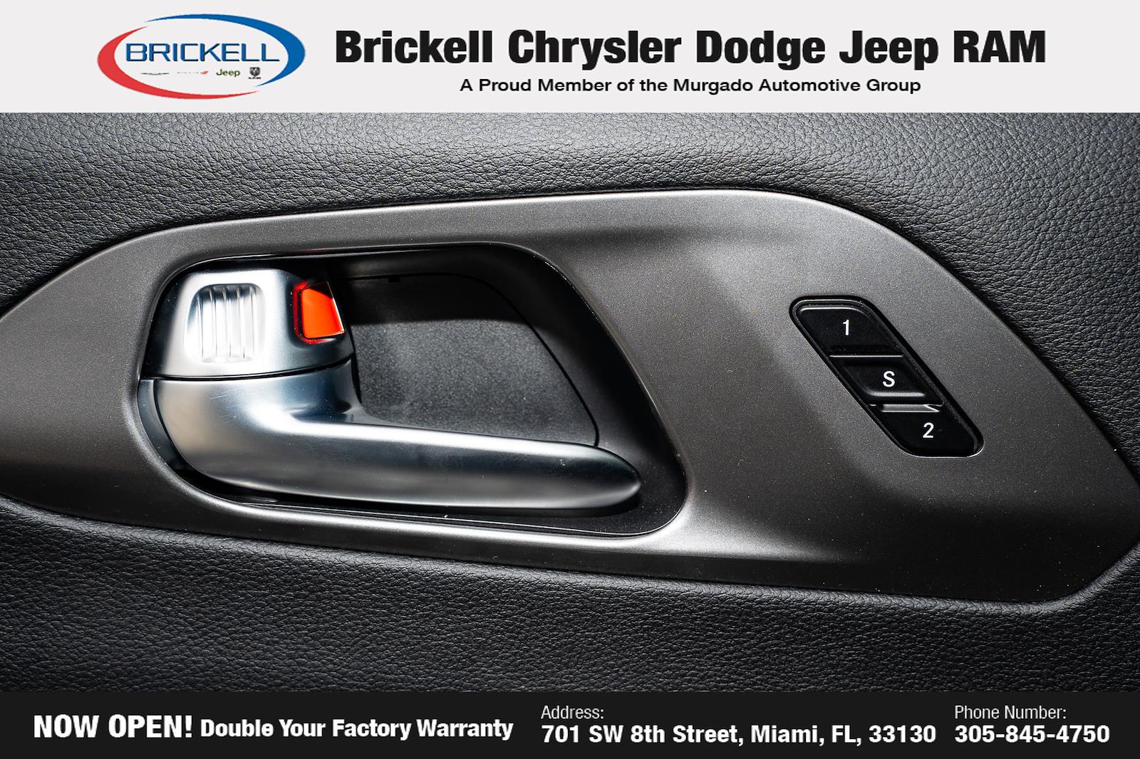 Used 2026 Chrysler Pacifica - photo 5