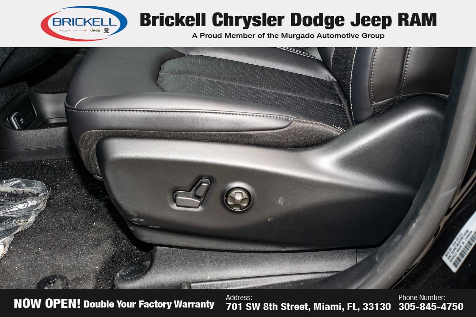 Used 2026 Chrysler Pacifica - photo 6