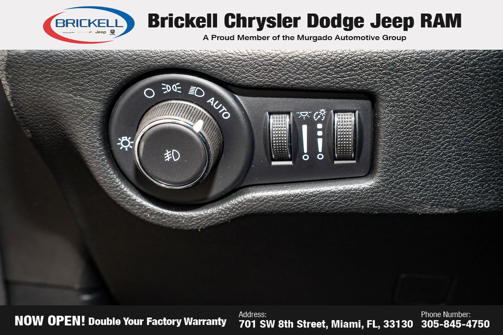 Used 2026 Chrysler Pacifica - photo 7