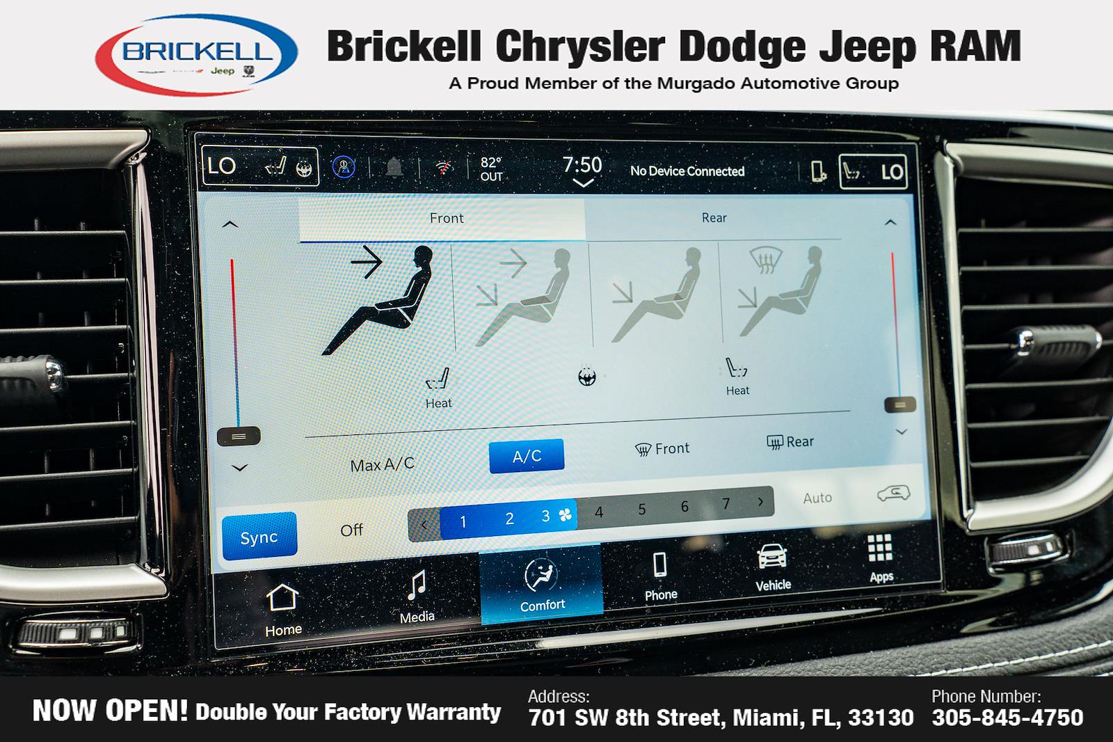 Used 2026 Chrysler Pacifica - photo 12