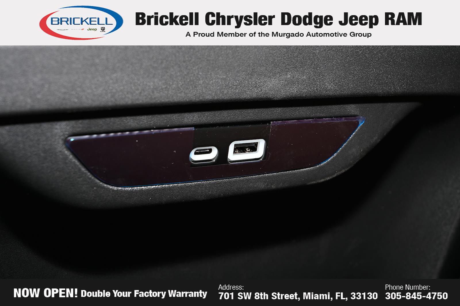 Used 2026 Chrysler Pacifica - photo 33